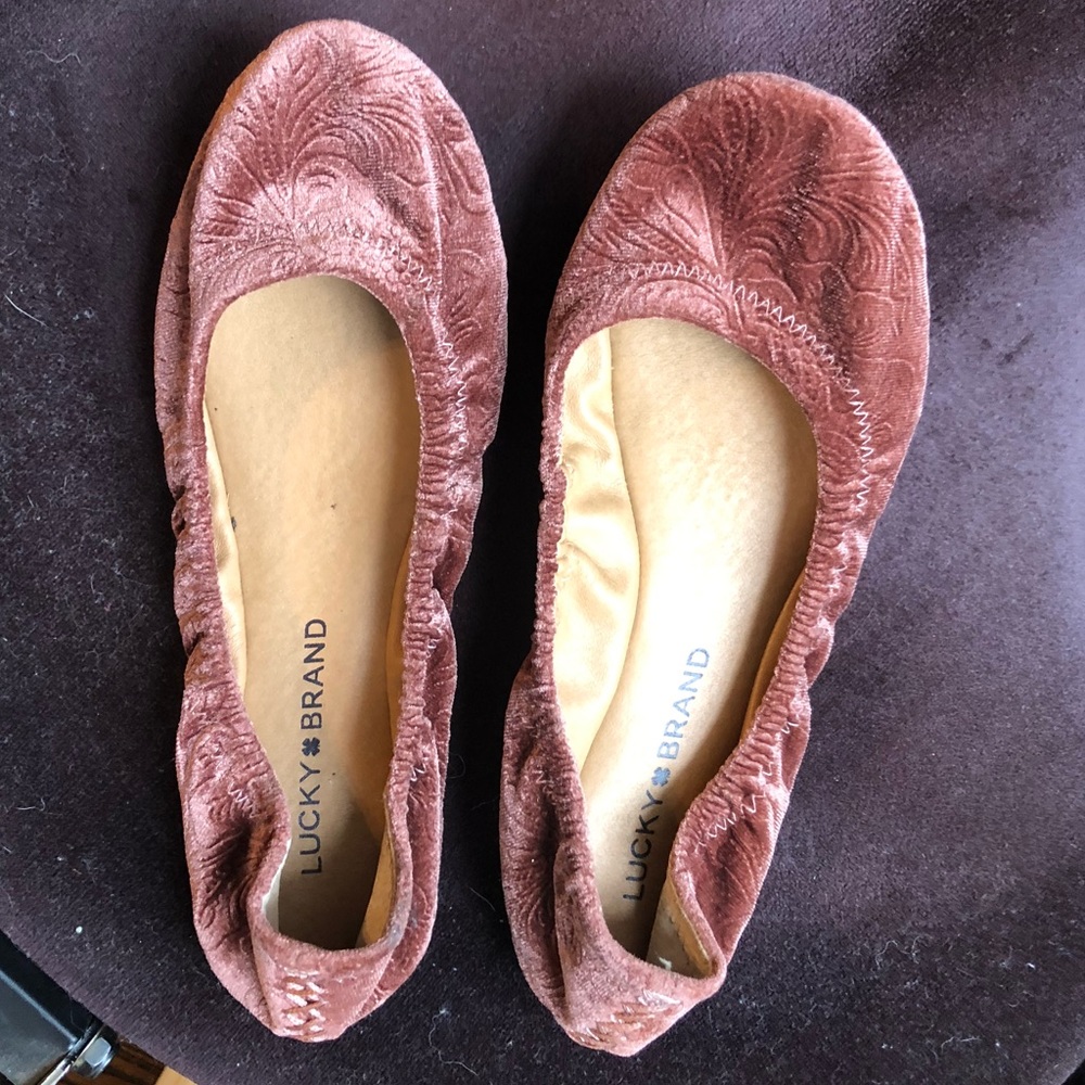 🍀LUCKY BRAND VELVET FLATS 6M